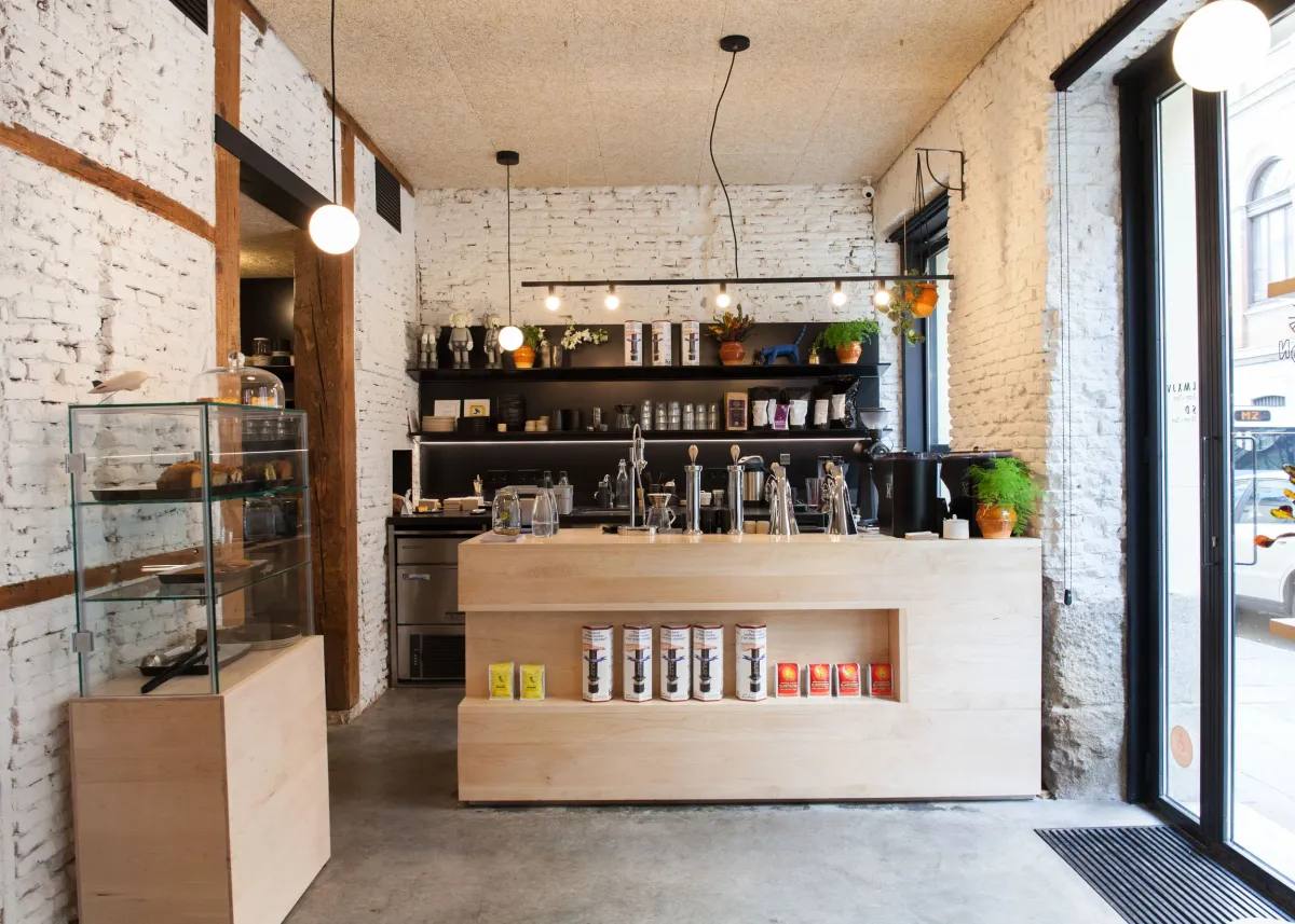 Modern, light-wood service counter at Misión Café Madrid featuring built-in Modbar espresso taps and a clean, industrial-chic design—ideal for professionals searching for sleek study spots in Madrid.